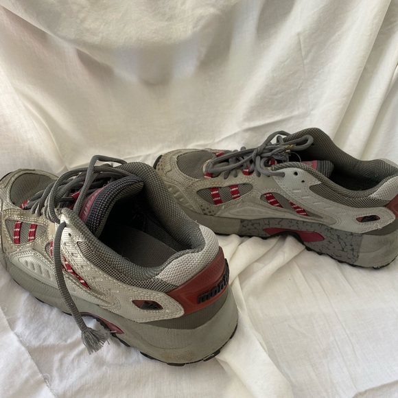 Columbia Montrail Gray with burgundy accent - Picture 3 of 5